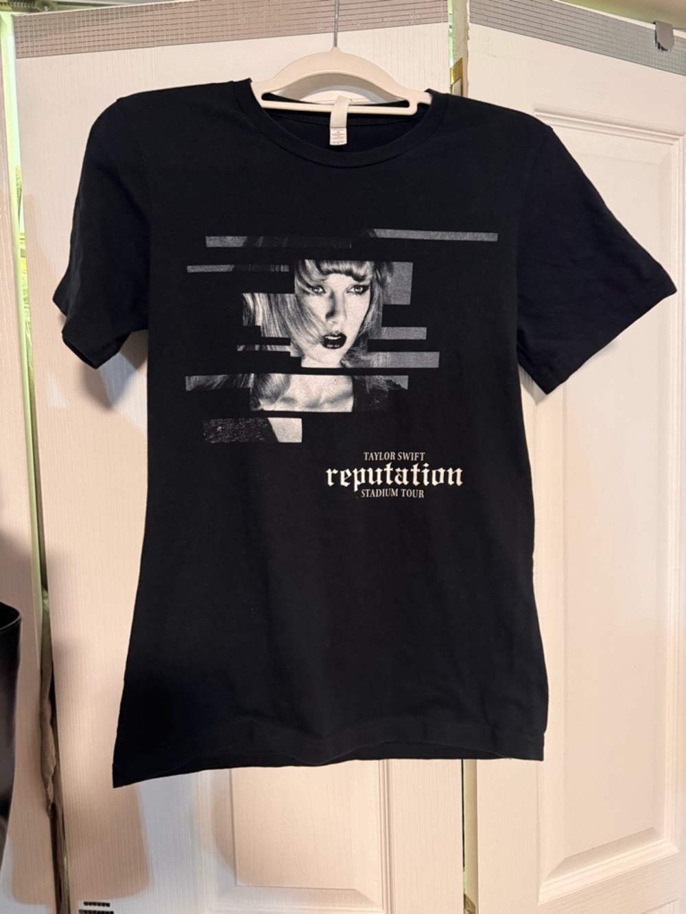 Taylor Swift Reputation tour concert shirt size small